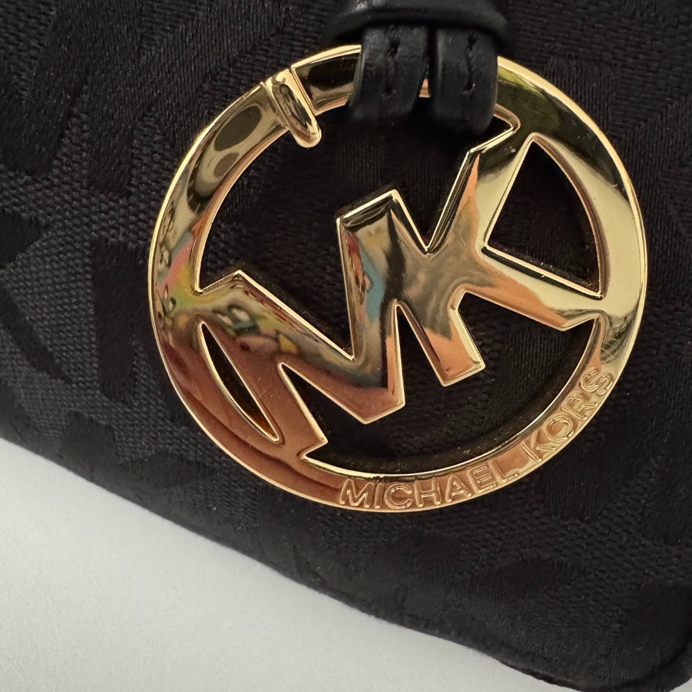 Michael Kors Jet Set Signature Shoulder Bag - Picture 2 of 9